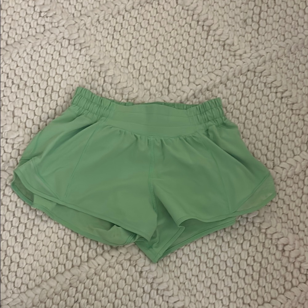 Lululemonn Hotty hot low rise lined 2.5 inch green